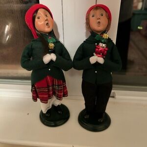 Byers Choice Caroler Figurines Set - Green and Red